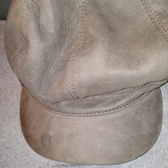 LADIES HAT BY HELEN KAMINSKI